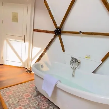 Phalesia Glamping Hotel