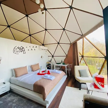 Phalesia Glamping *