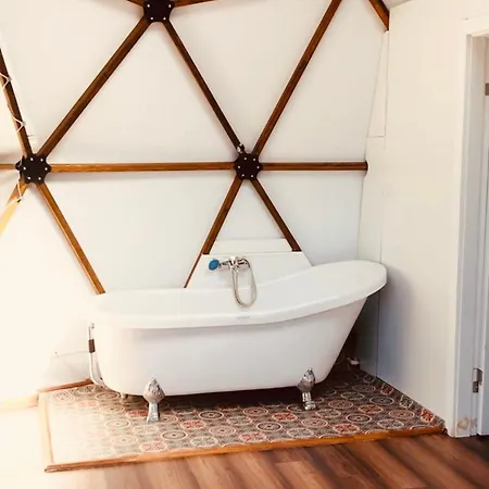 Phalesia Glamping