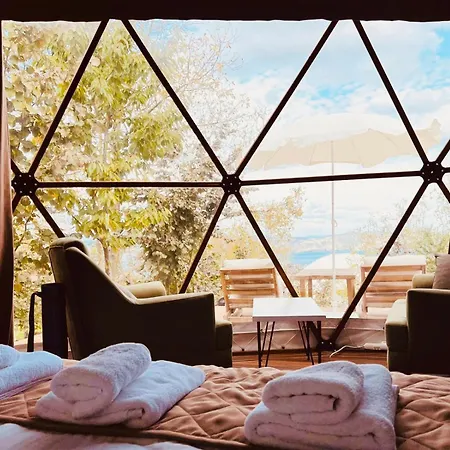 Phalesia Glamping Hotel