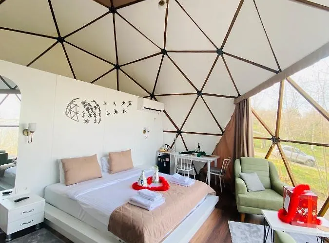 Phalesia Glamping מלון