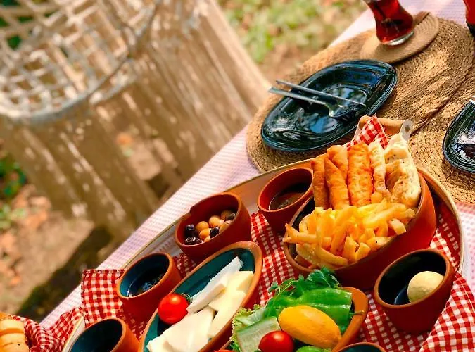 מלון Phalesia Glamping *