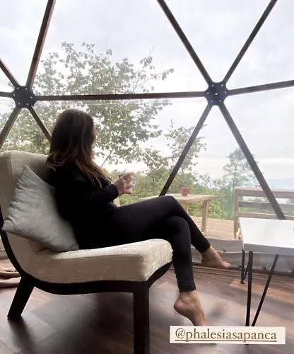 Phalesia Glamping מלון