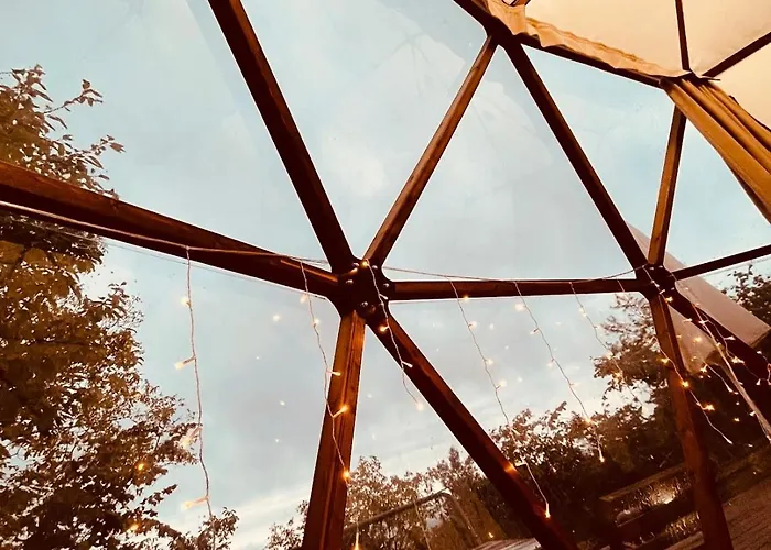 מלון Phalesia Glamping ספנג'ה