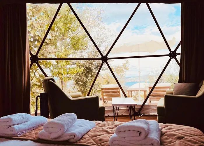 Phalesia Glamping מלון